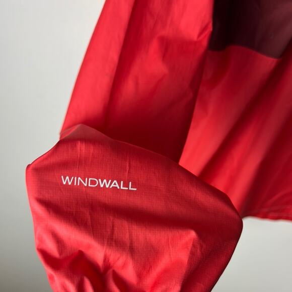 The North Face Windbreaker - Women's Medium - Picture 6 of 6